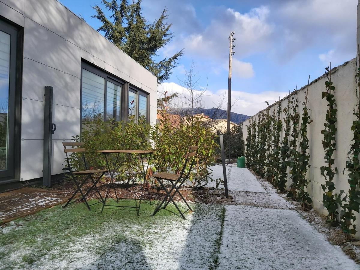Acero Y Piedra Con Jardín Privado Apartamento