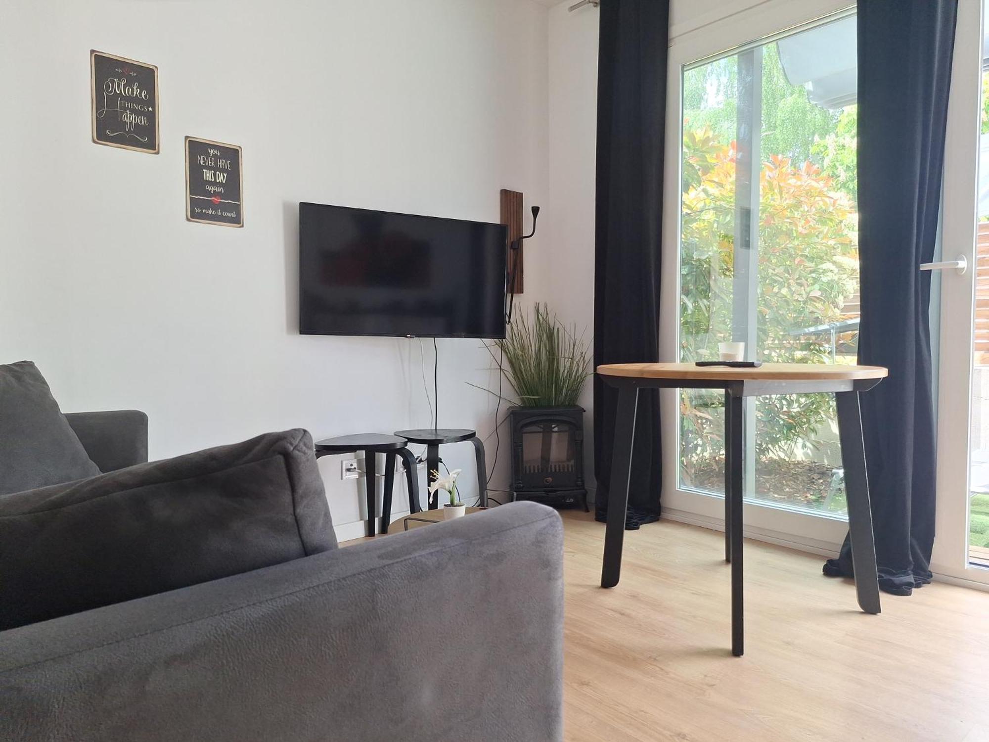 Apartamento Acero Y Piedra Con Jardín Privado