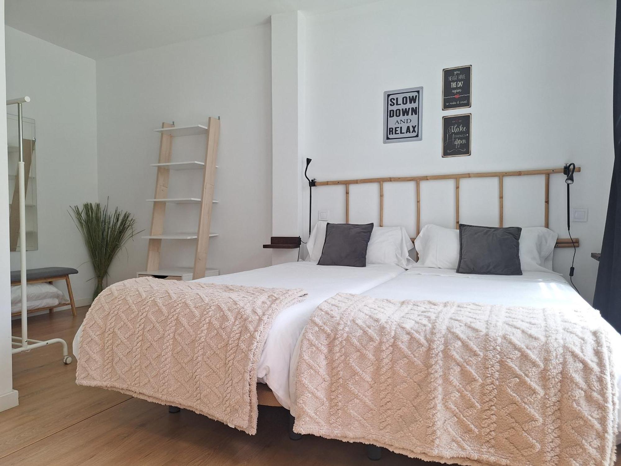 Apartamento Acero Y Piedra Con Jardín Privado
