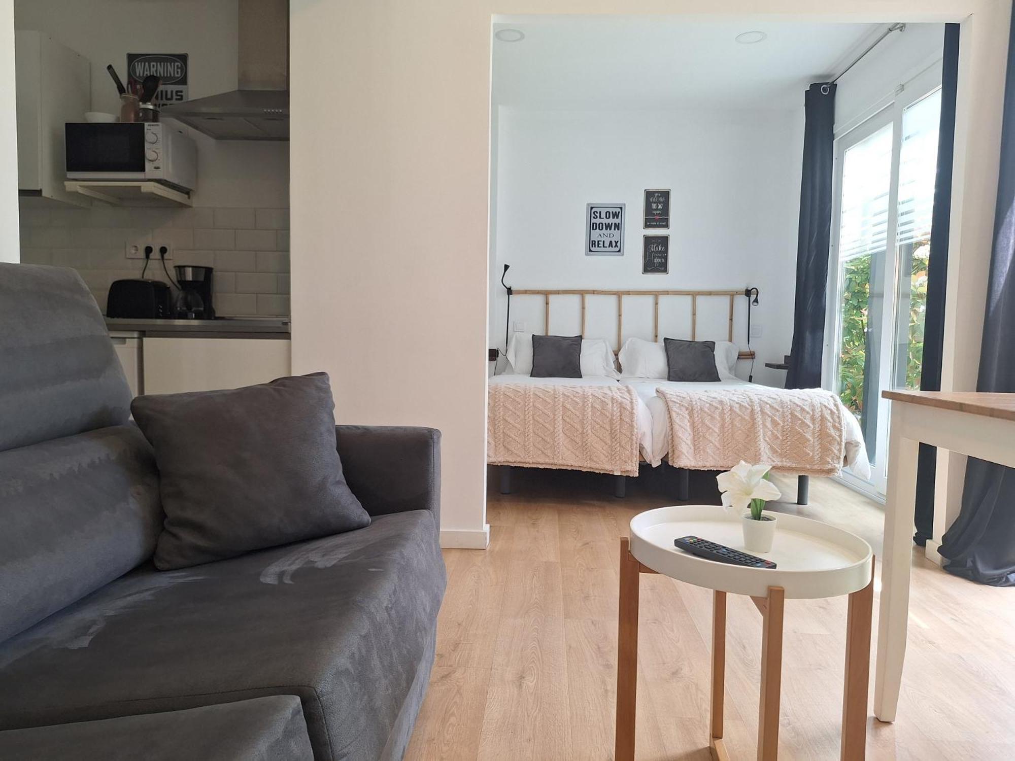 Acero Y Piedra Con Jardín Privado Apartamento *