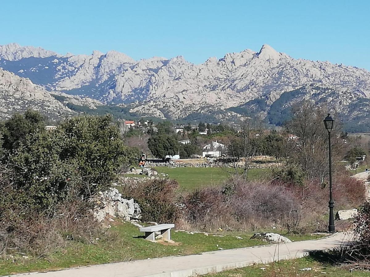 Acero Y Piedra Con Jardín Privado Cerceda (Madrid)