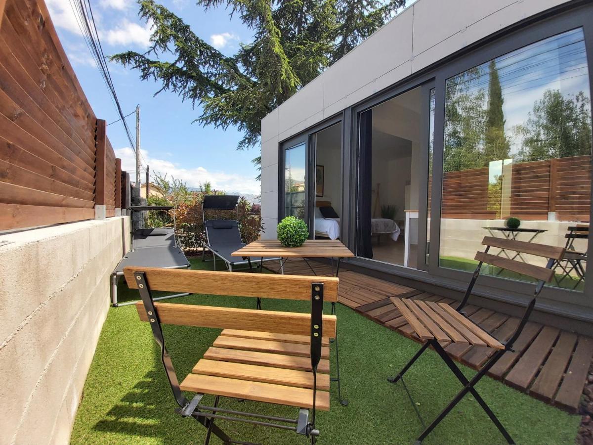 Acero Y Piedra Con Jardín Privado Apartamento